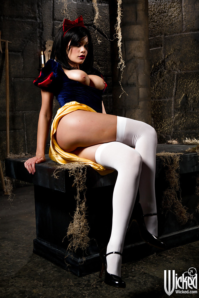Curvy Snow White - Naked Snow White Jessica Drake - Porn Pics â€¢ Pixxxle