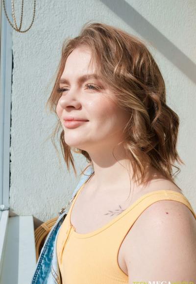 Photo №3 Azure-eyed teen Lesya Milk performs oral pleasure and precedes anal penetration