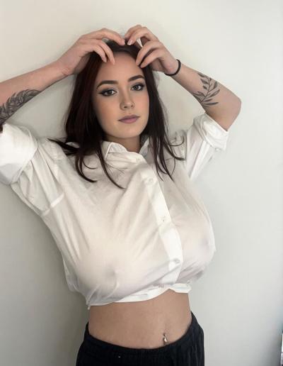Photo №6 Cute blue-eyed teen Brooke Mills flaunts big boobs in snug top
