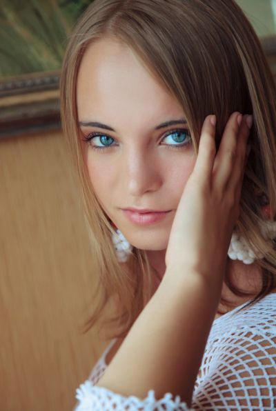 Photo №1 Beautiful naked blonde with blue eyes